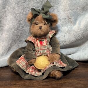 Bearington Collection Granny Smith Plaid Dress Teddy Bear with Bow  and Pie